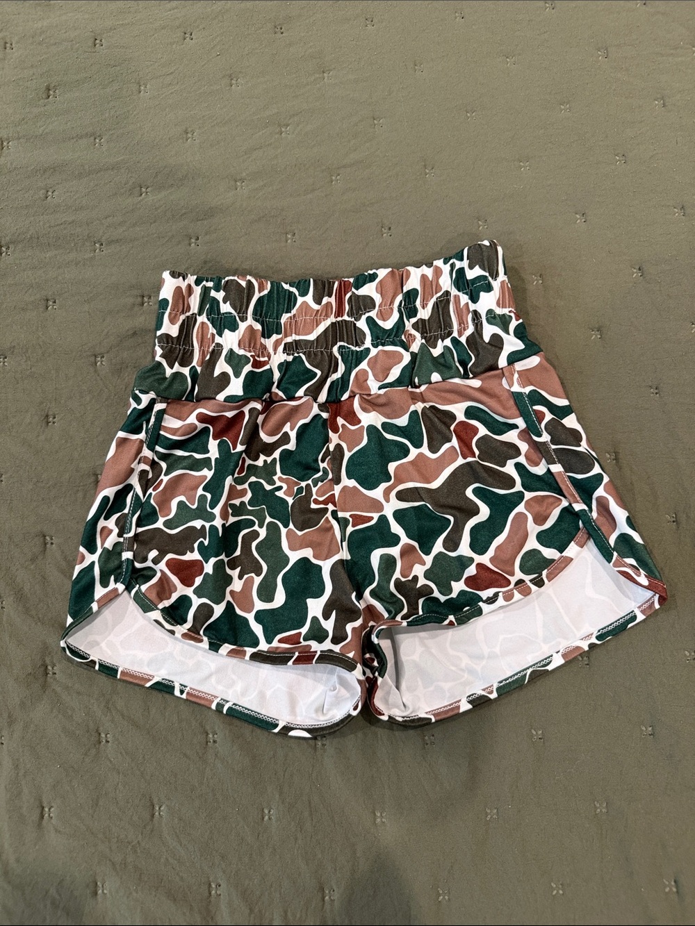 SHEIN Camouflage Elastic-Waist Athletic Shorts in Green/Brown